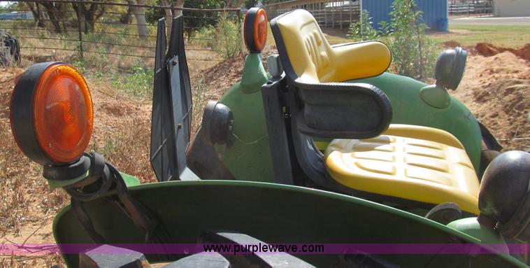 image for item C3531 1976 John Deere 2040 tractor