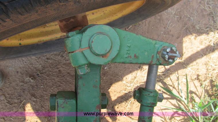 image for item C3531 1976 John Deere 2040 tractor