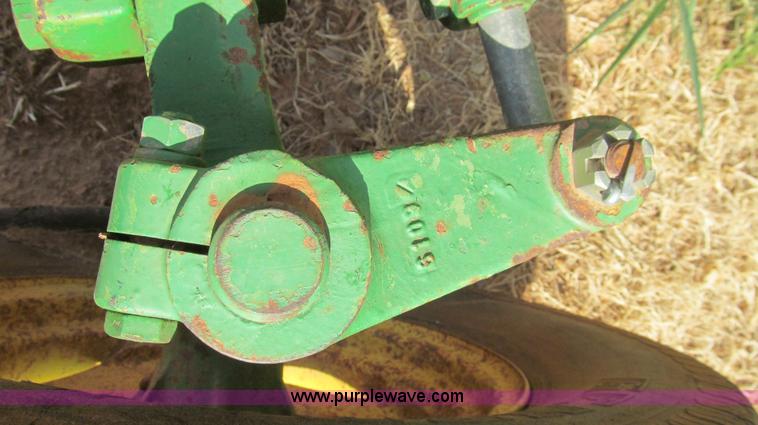 image for item C3531 1976 John Deere 2040 tractor