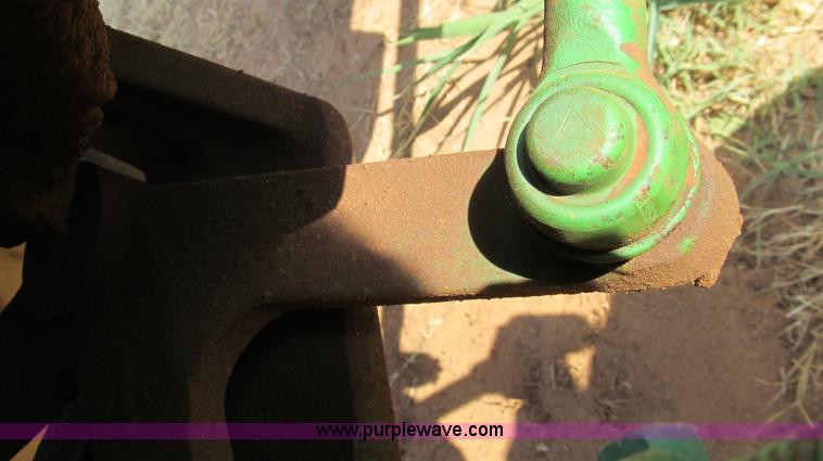 image for item C3531 1976 John Deere 2040 tractor