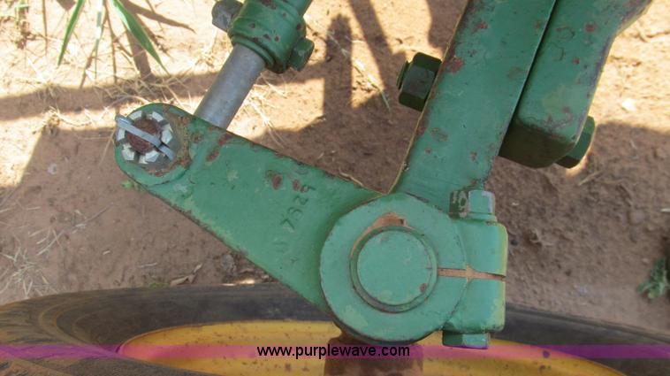 image for item C3531 1976 John Deere 2040 tractor