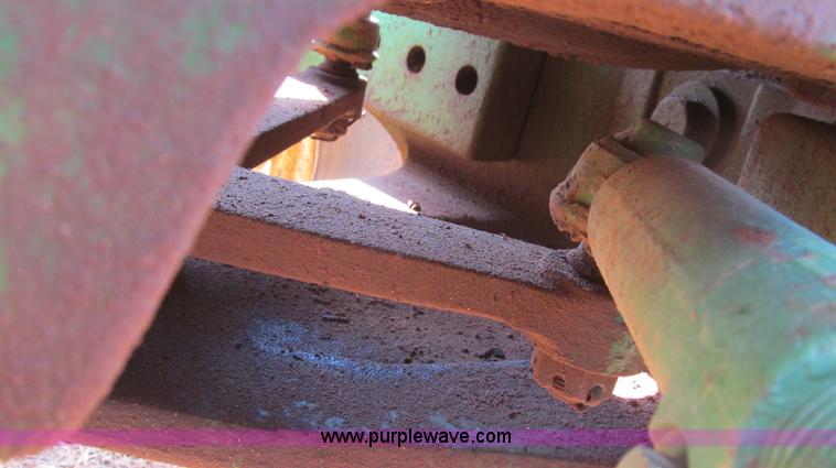 image for item C3531 1976 John Deere 2040 tractor