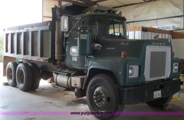 image for item C3532 1979 Mack RS686LST dump truck