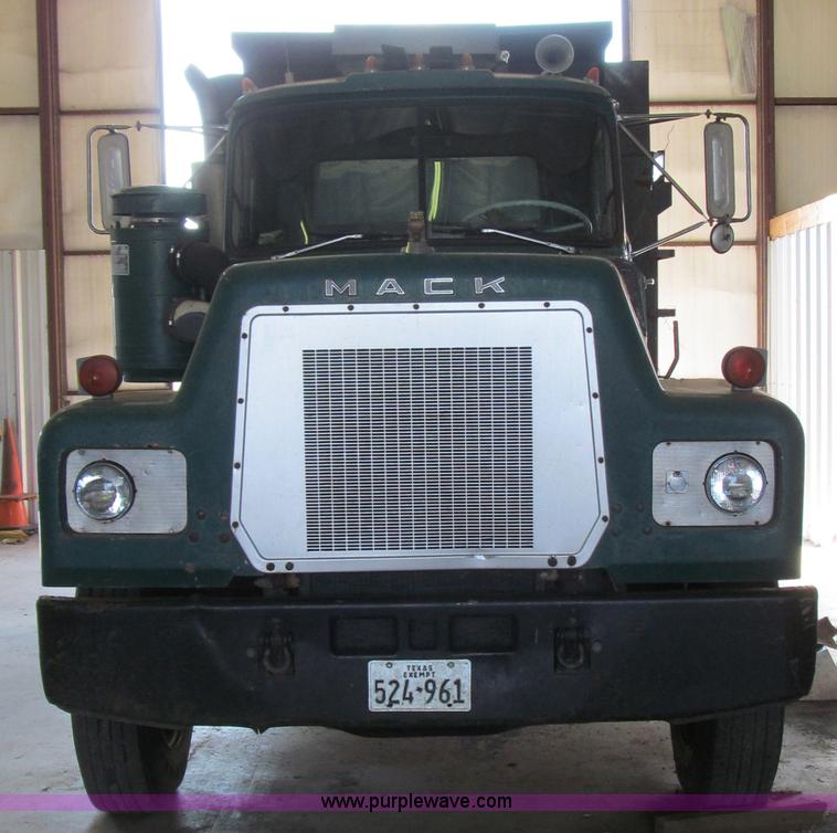 image for item C3532 1979 Mack RS686LST dump truck