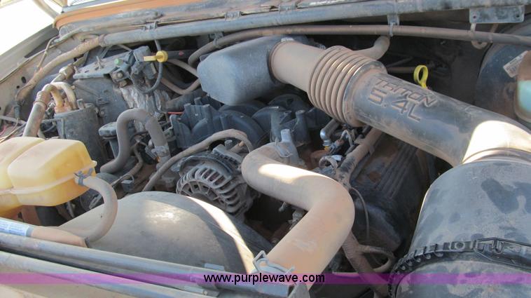 image for item C3535 2002 Ford F250 pickup truck