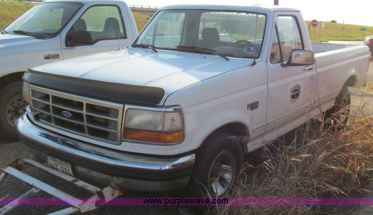image for item C3536 1994 Ford F150 XLT pickup truck