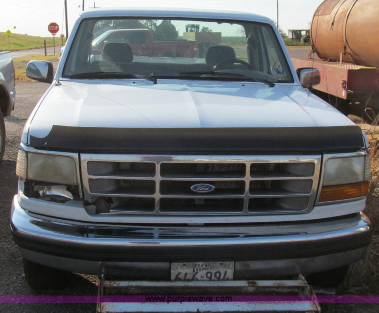 image for item C3536 1994 Ford F150 XLT pickup truck