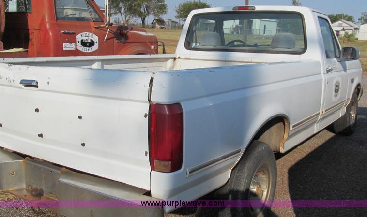 image for item C3536 1994 Ford F150 XLT pickup truck