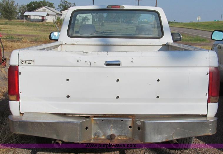 image for item C3536 1994 Ford F150 XLT pickup truck