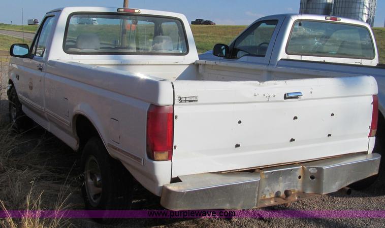 image for item C3536 1994 Ford F150 XLT pickup truck
