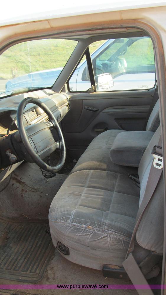 image for item C3536 1994 Ford F150 XLT pickup truck