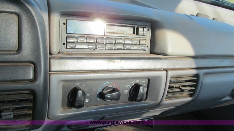 image for item C3536 1994 Ford F150 XLT pickup truck