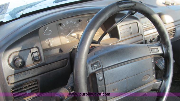 image for item C3536 1994 Ford F150 XLT pickup truck