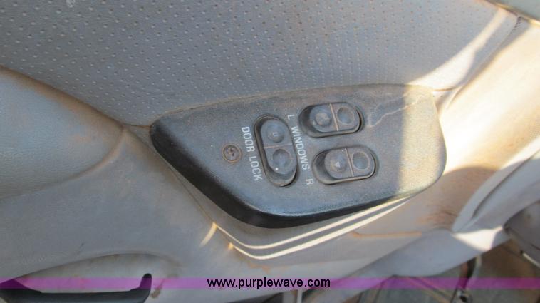 image for item C3536 1994 Ford F150 XLT pickup truck