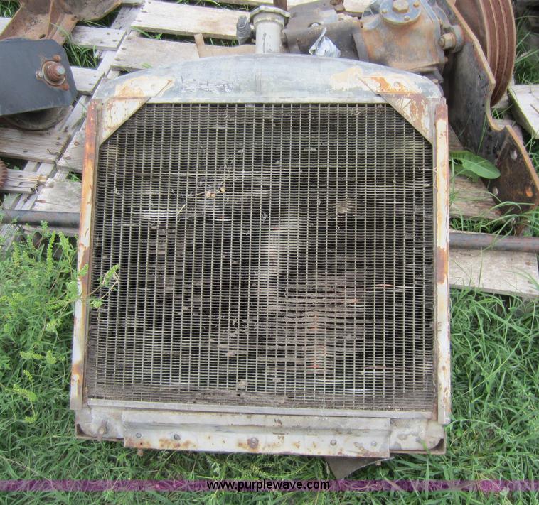 image for item D5652 Assorted Gleaner L combine parts