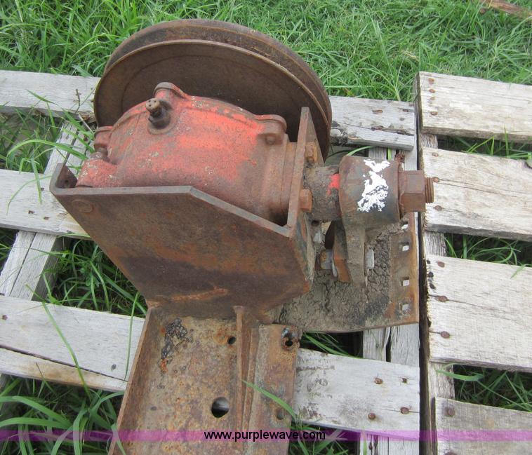 image for item D5652 Assorted Gleaner L combine parts