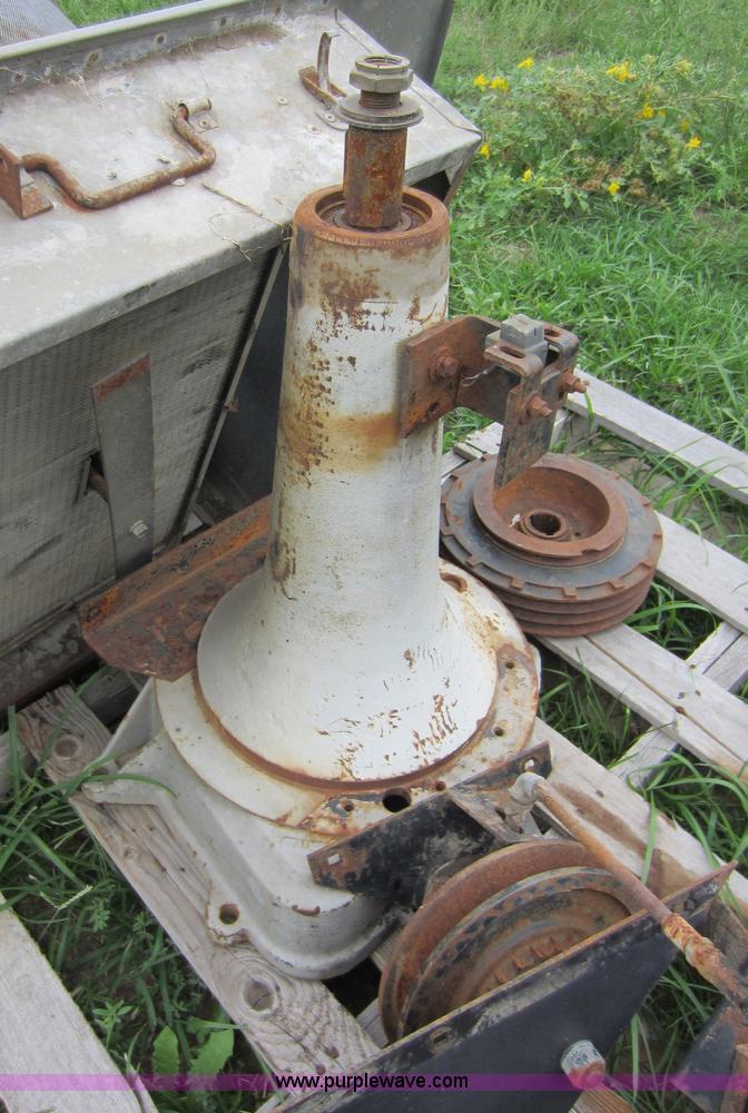 image for item D5652 Assorted Gleaner L combine parts