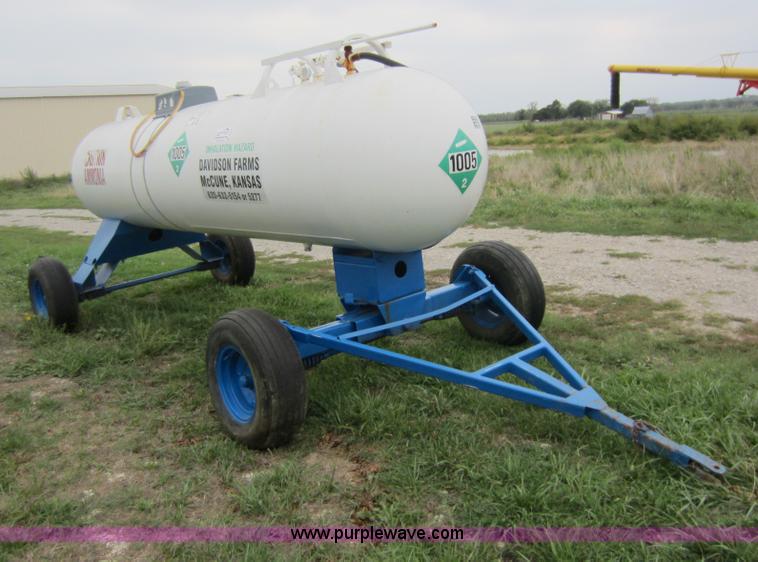 image for item D5654 1,000 gallon anhydrous ammonia tank