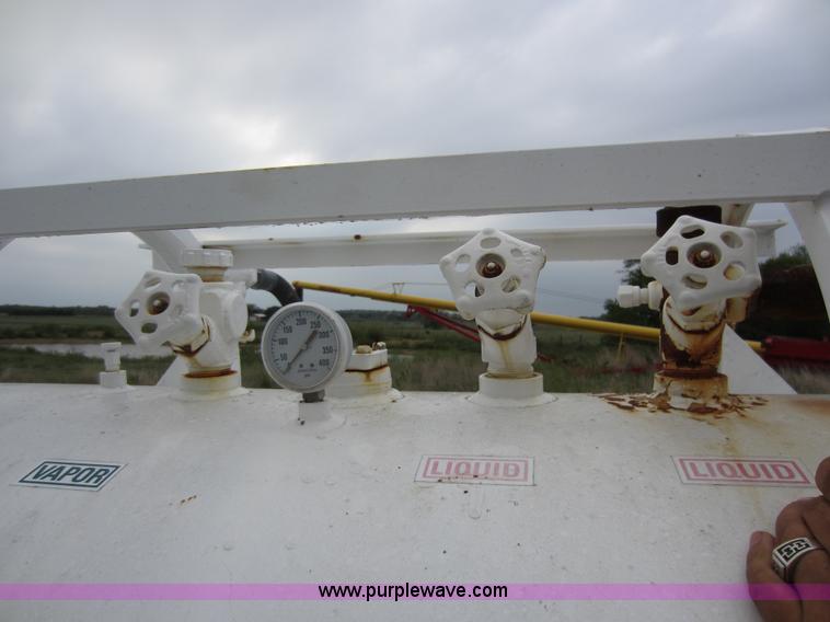image for item D5654 1,000 gallon anhydrous ammonia tank