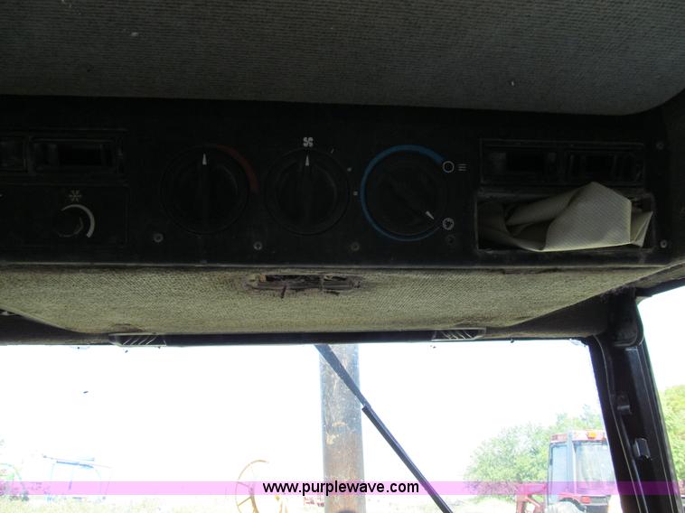 image for item E3507 Case IH 4210 MFWD tractor