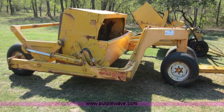 image for item F6522 Rowse 500 dirt pan scraper