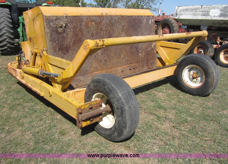 image for item F6522 Rowse 500 dirt pan scraper