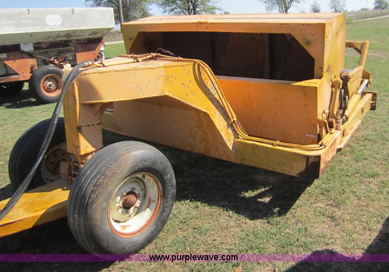 image for item F6522 Rowse 500 dirt pan scraper