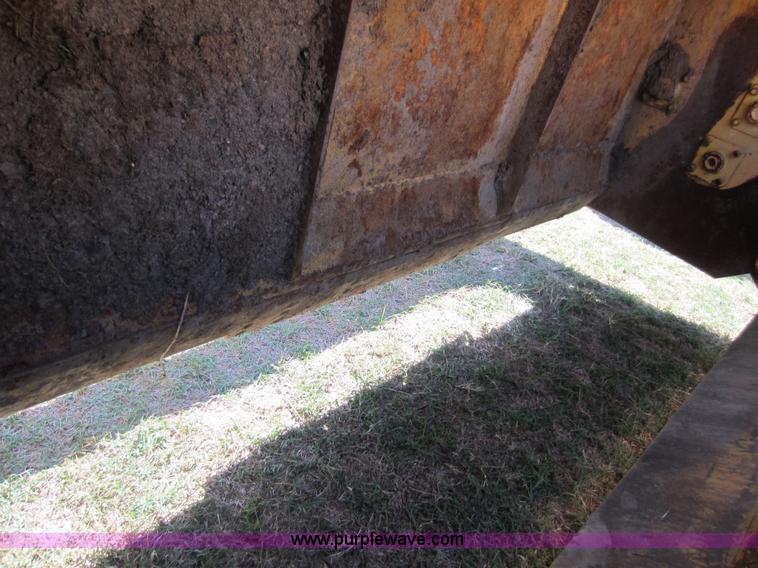 image for item F6522 Rowse 500 dirt pan scraper