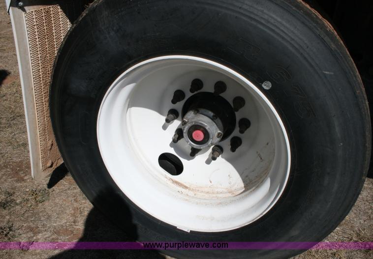 image for item G5513 2011 Travalong Liberty 25' hopper trailer