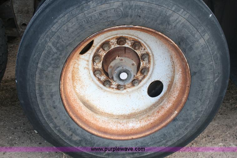 image for item G5515 1978 Wilson 45' aluminum livestock trailer