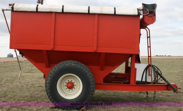 image for item G5517 UFT 444 grain cart