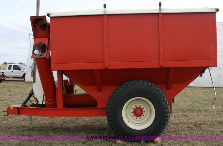 image for item G5517 UFT 444 grain cart
