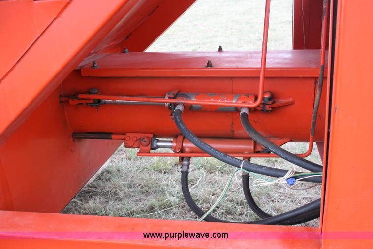 image for item G5517 UFT 444 grain cart