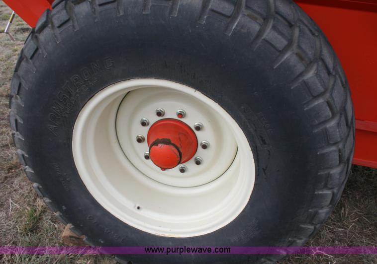 image for item G5517 UFT 444 grain cart