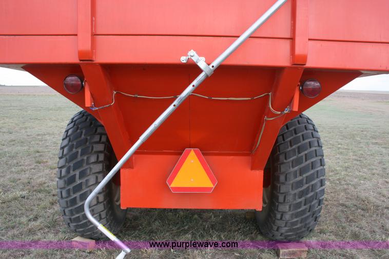 image for item G5517 UFT 444 grain cart