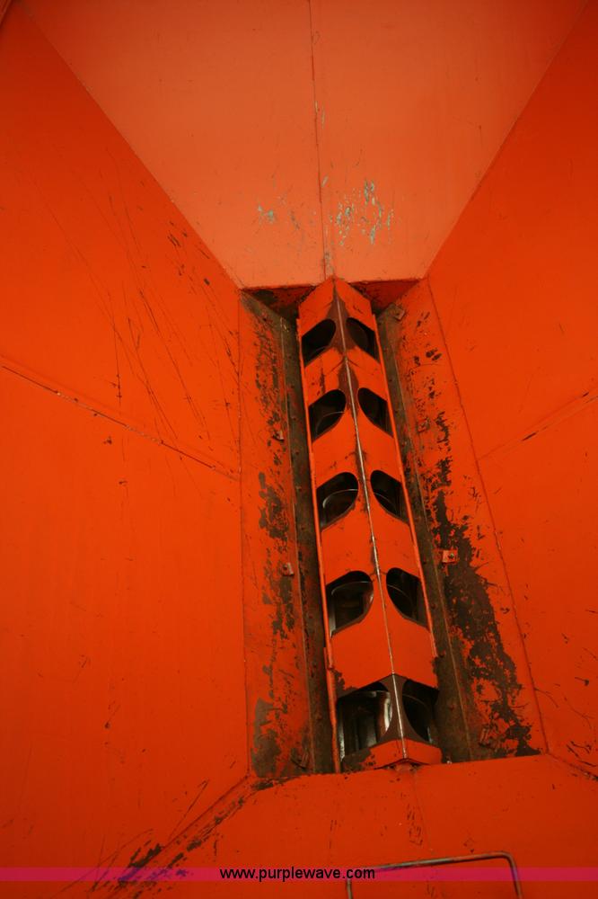 image for item G5517 UFT 444 grain cart