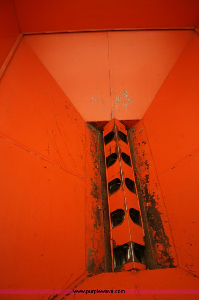 image for item G5517 UFT 444 grain cart