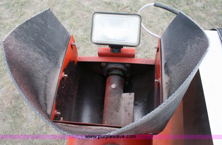 image for item G5517 UFT 444 grain cart