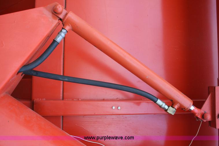 image for item G5517 UFT 444 grain cart