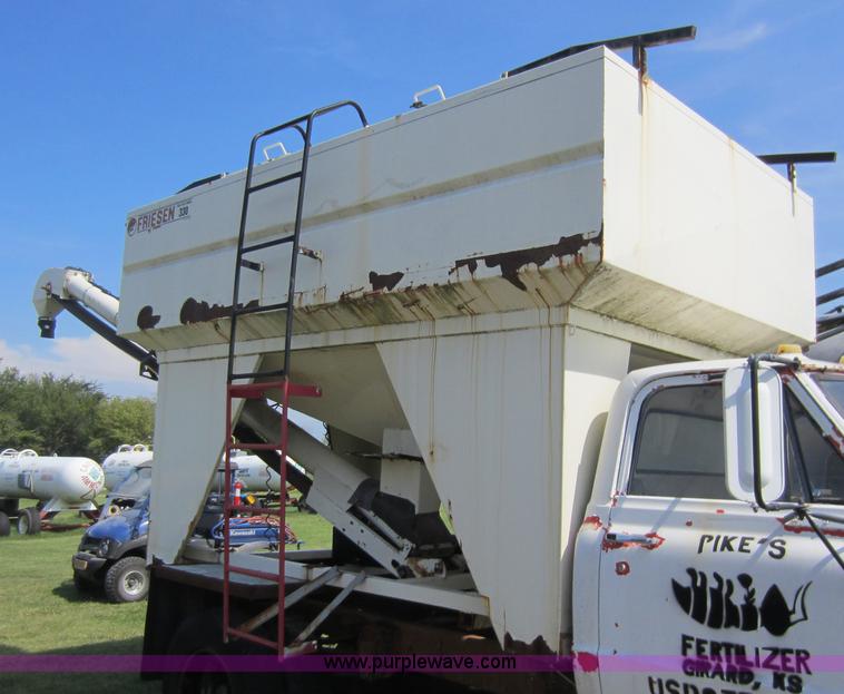image for item H9803 Friesen 330 seed tender
