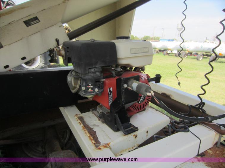 image for item H9803 Friesen 330 seed tender