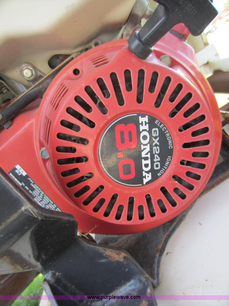 image for item H9803 Friesen 330 seed tender