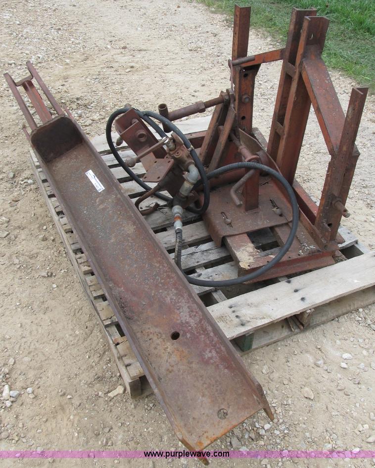 Shaver hydraulic post driver in Fulton, MO Item K9403 sold Purple Wave