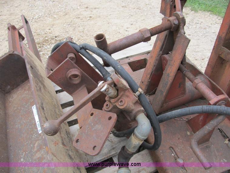 Shaver hydraulic post driver in Fulton, MO Item K9403 sold Purple Wave