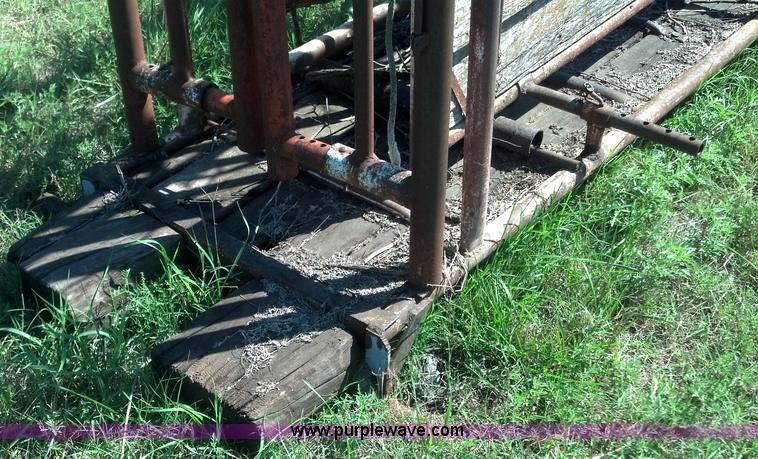 image for item V9263 WW cattle squeeze chute