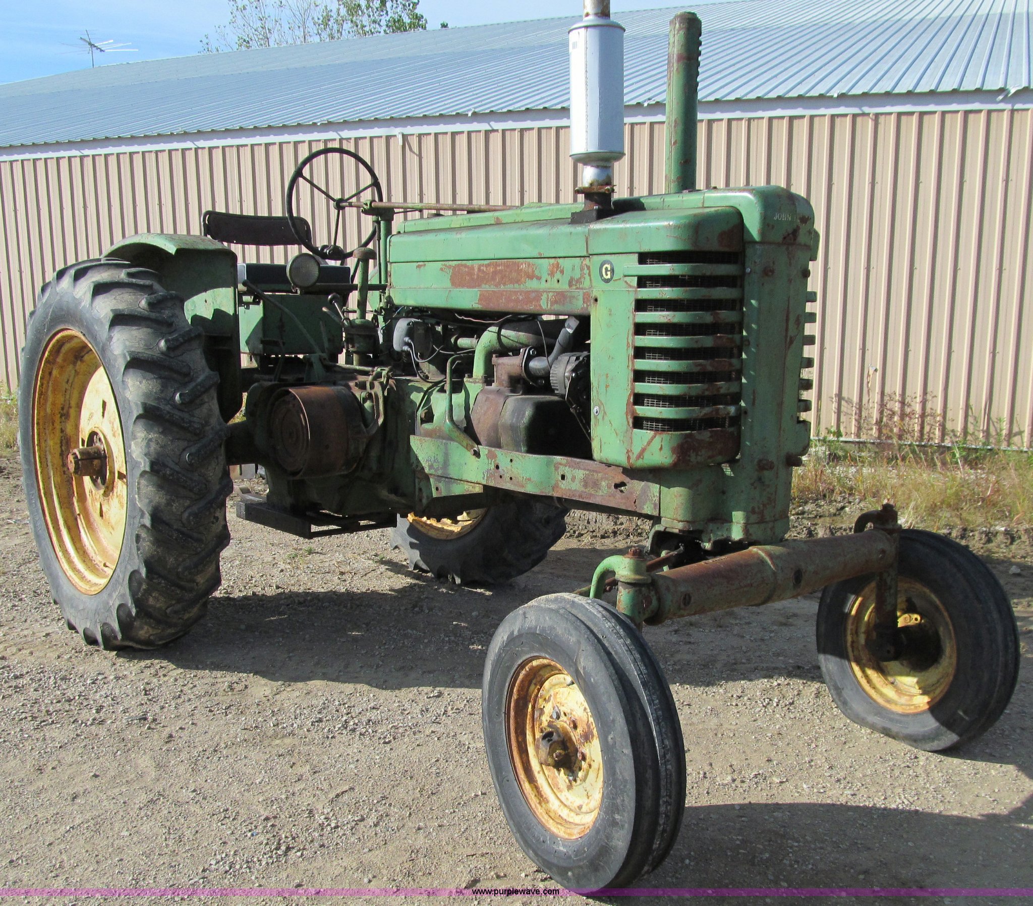 1948 John Deere G tractor in Earlham, IA Item A8464 sold Purple Wave