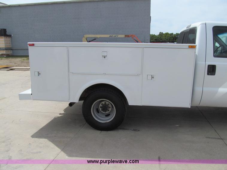 image for item A8461 2000 Ford F350 XL Super Duty service truck