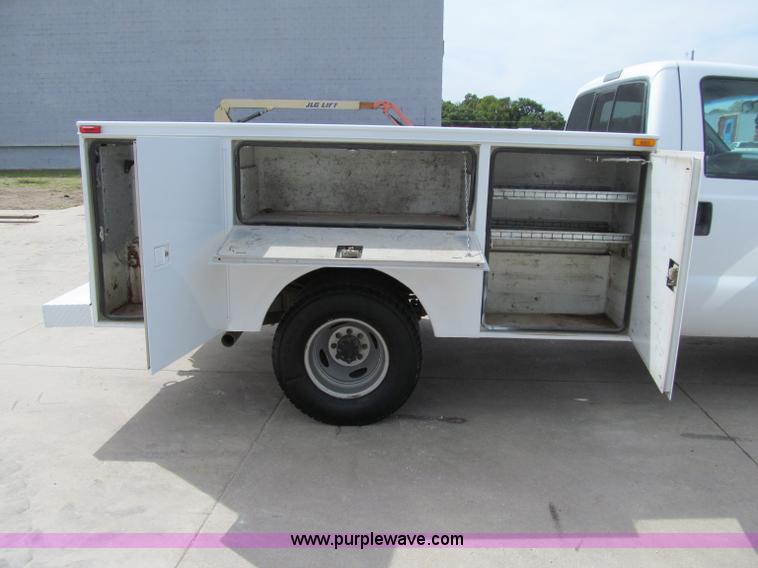 image for item A8461 2000 Ford F350 XL Super Duty service truck