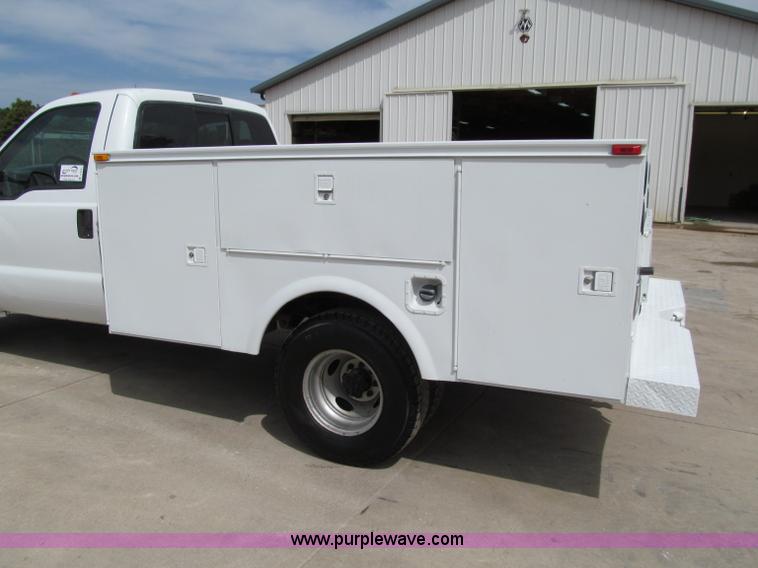 image for item A8461 2000 Ford F350 XL Super Duty service truck