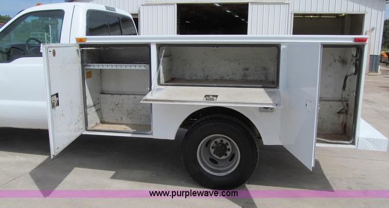 image for item A8461 2000 Ford F350 XL Super Duty service truck